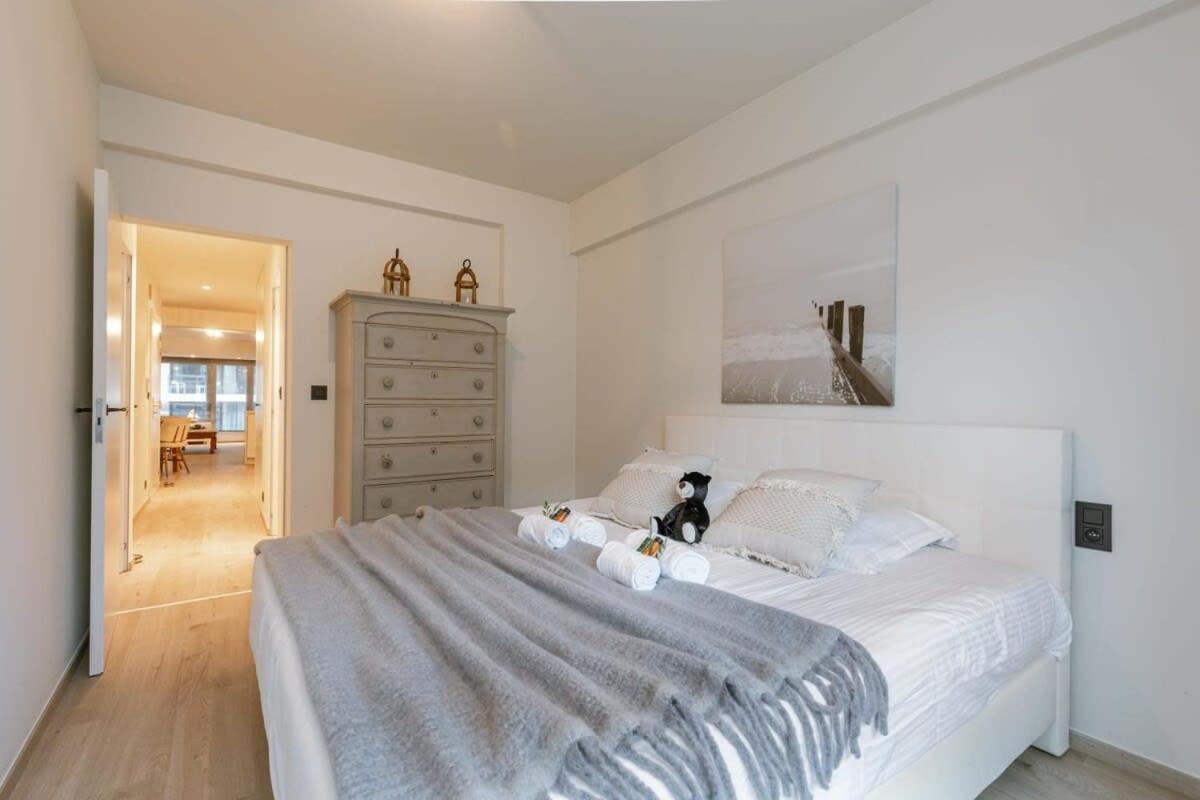 Modern 2 Bedroom In Centre Of Knokke Buitenkant foto